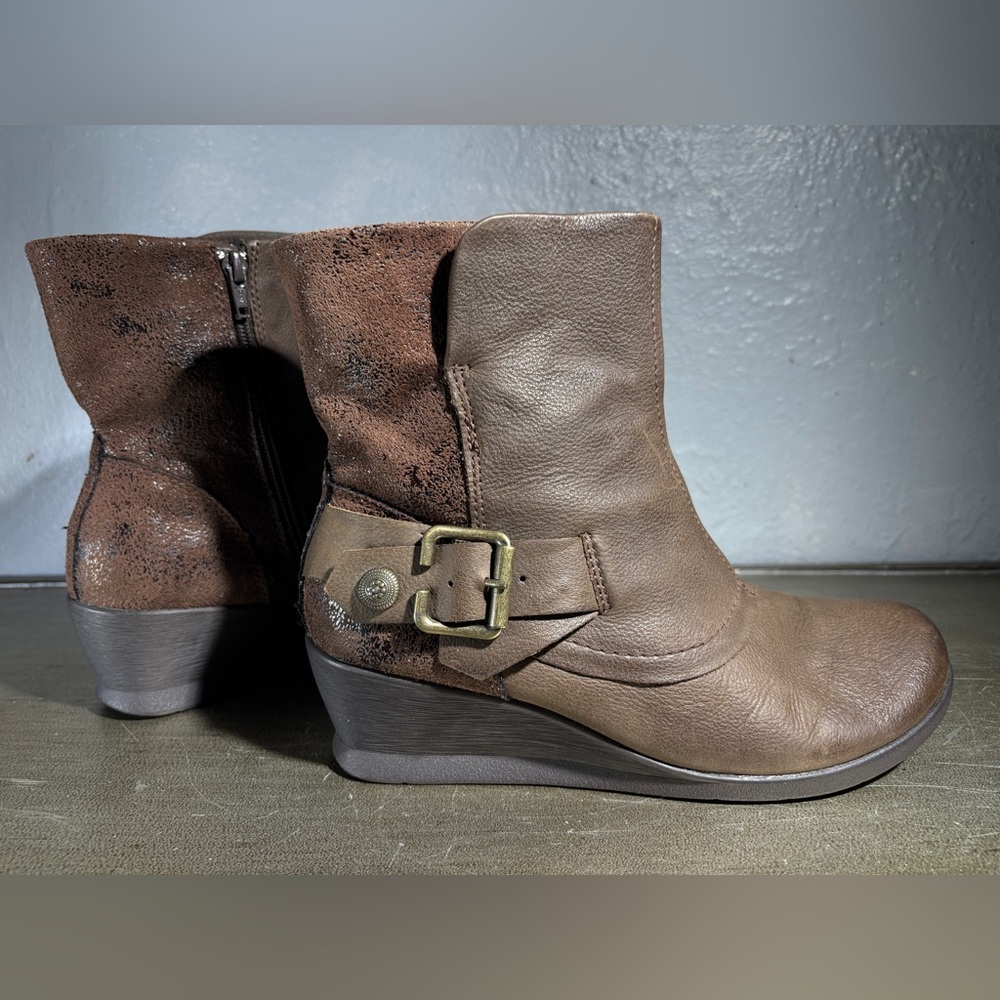 Earth Origins Savanna Brown Leather Ankle Boots with Buckle Detail